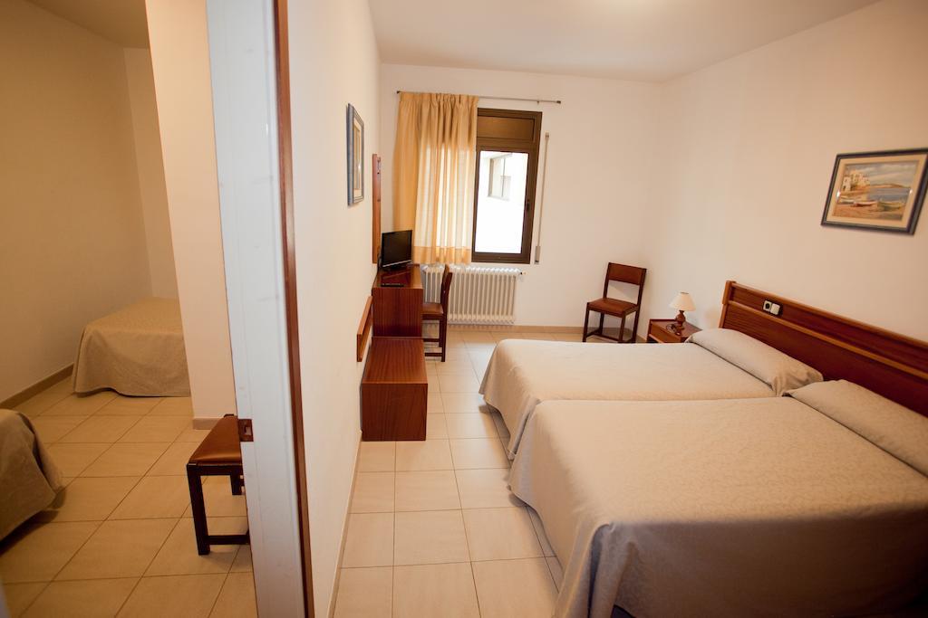Hotel Beri Llança Quarto foto